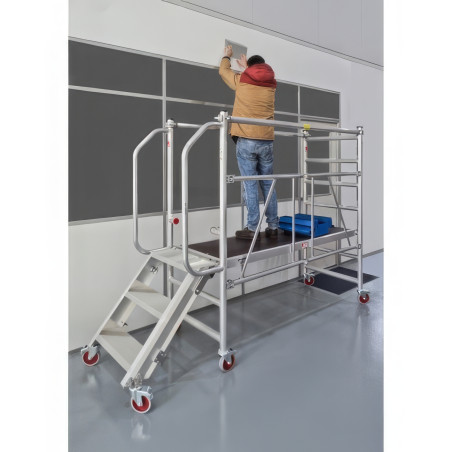 Plataforma de Trabalho Rebatível com Escada