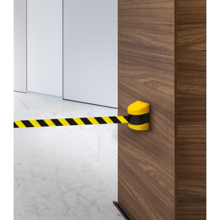 Barrera de pared con correa