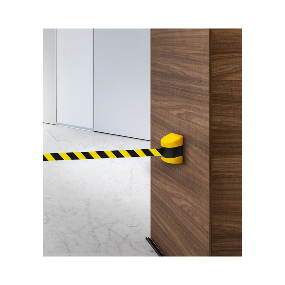 Barrera de pared con correa