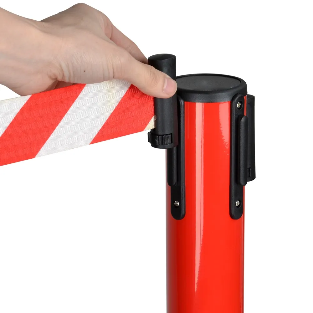 Poste delimitador rojo con 1 cinta roja/blanca Poste delimitador rojo con 1 cinta roja/blanca