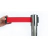 Poteau séparateur chromé avec sangle rétractable rouge